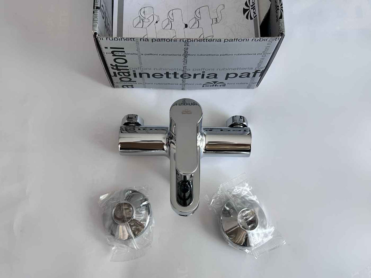 Contenu du colis du mitigeur baignoire douche Paffoni BLU022 avec raccords et rosaces
