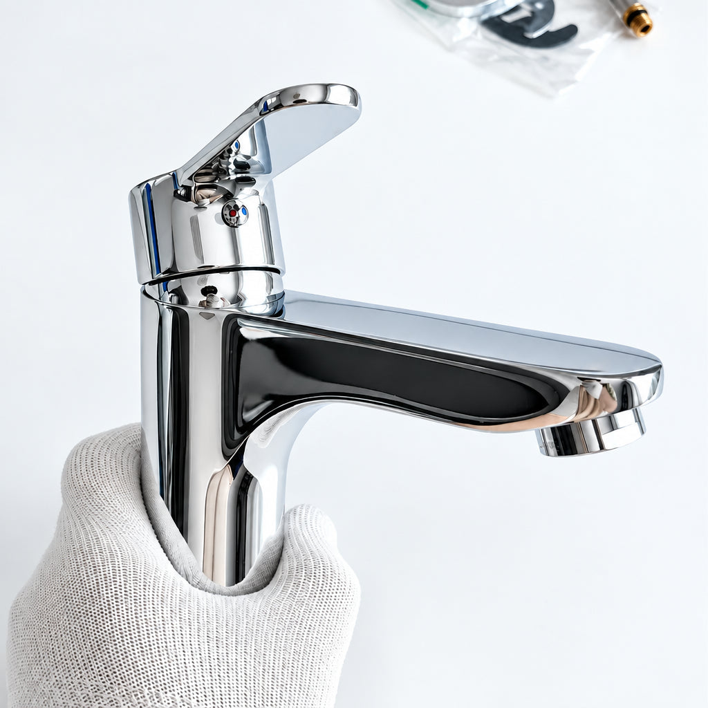 Vue 3/4 réelle du mitigeur lavabo Paffoni BLU071 chromé