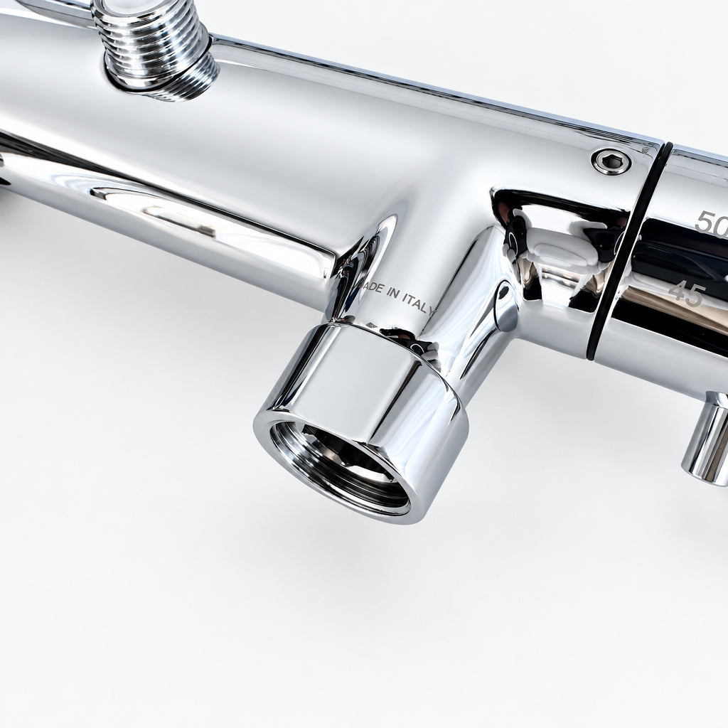Détail du marquage Made in Italy du mitigeur thermostatique Paffoni Light LIQ168 chromé