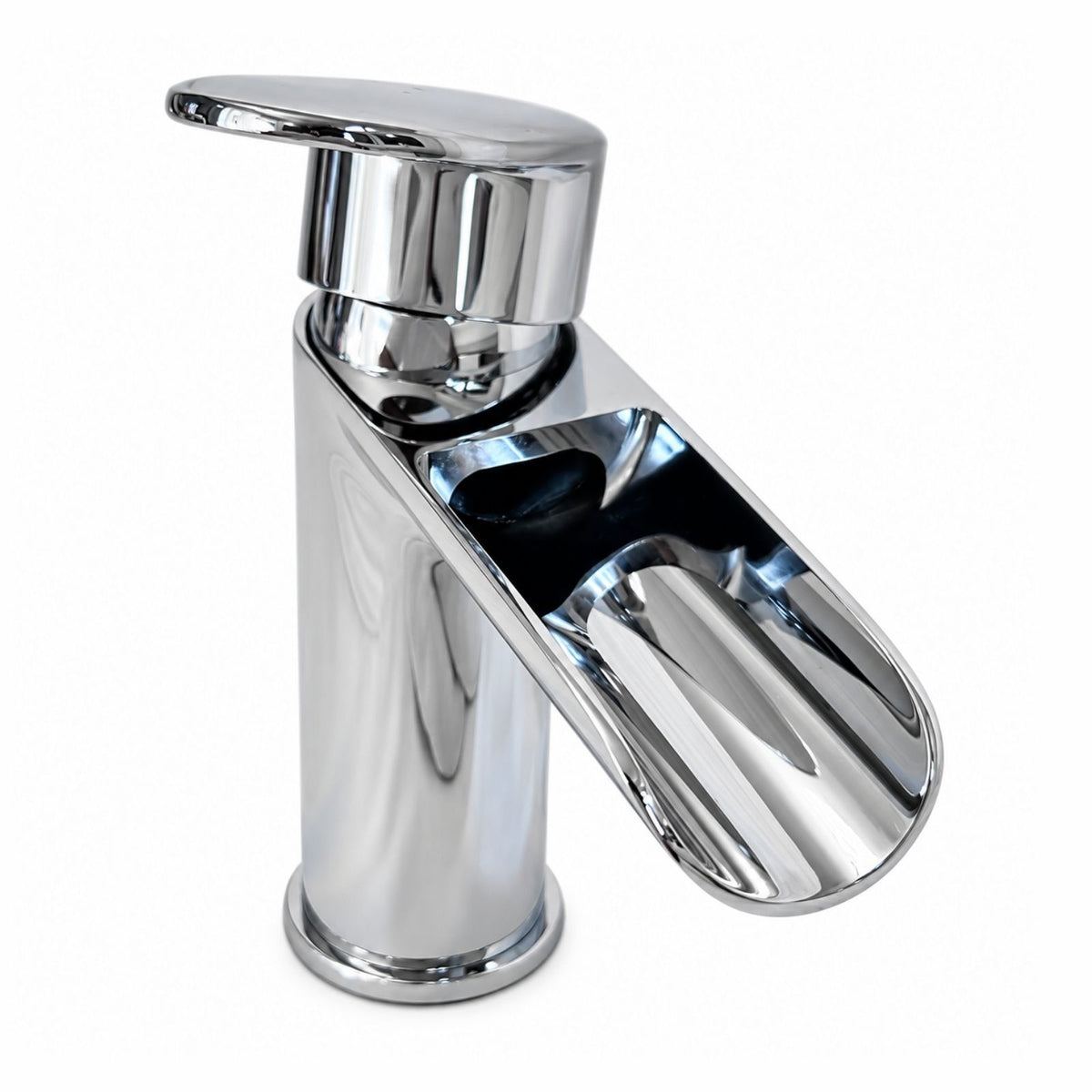 Mitigeur lavabo cascade chromé vu sous un autre angle du dessus