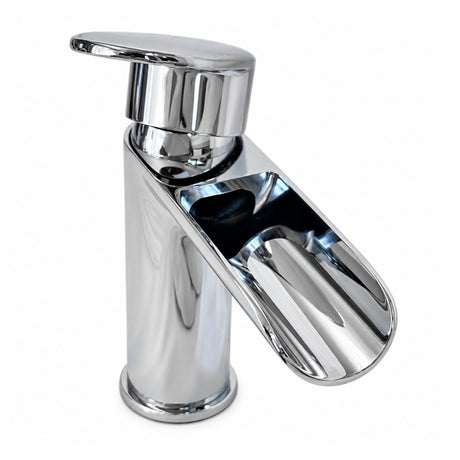 Mitigeur lavabo cascade chromé vu sous un autre angle du dessus