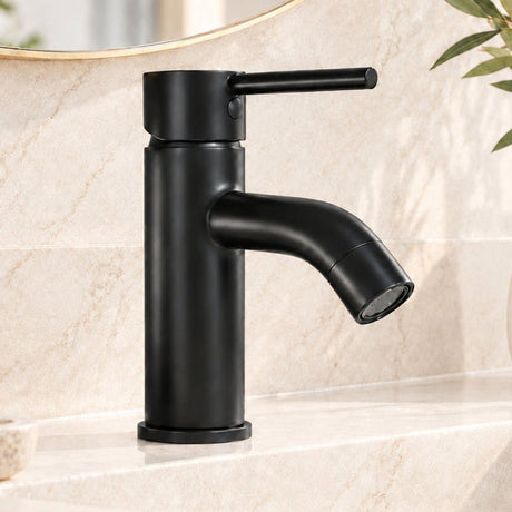 Mitigeur lavabo design Noma noir installé dans une salle de bain