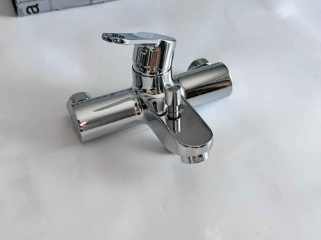 Vue 3/4 du mitigeur baignoire douche Paffoni BLU022 chromé