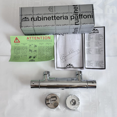 Contenu du colis du mitigeur thermostatique Paffoni Light LIQ168 avec raccords et rosaces