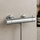 Mitigeur thermostatique de douche Paffoni Light LIQ168 chromé installé dans une salle de bain