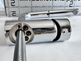 Vue sous le mitigeur cuisine Paffoni RIN185 avec ses flexibles et raccordements
