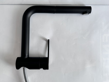 Vue de haut du mitigeur cuisine Paffoni RIN185 noir mat